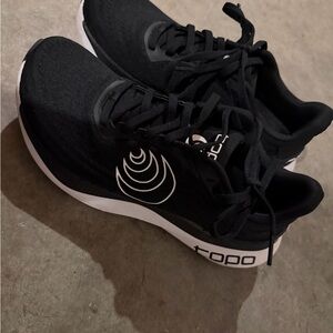 women’s topo aura size 7.5 only worn once sells for $170